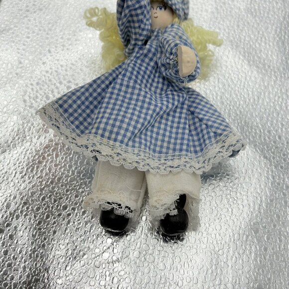 VTG Handmade Clothespin Doll Wooden Peg Girl Blue Check Dress Bonnet Farmhouse - Picture 9 of 10